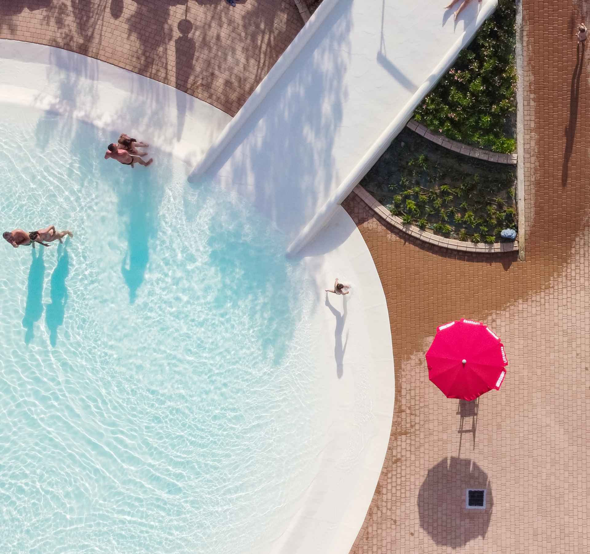 Piscina con scivolo | hu openair